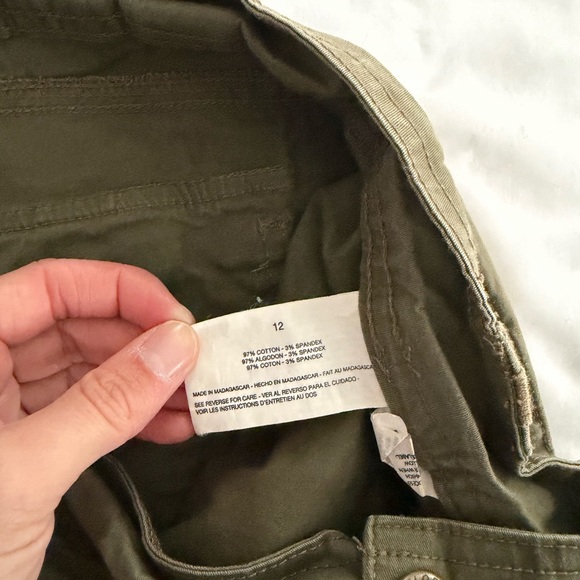 Gloria Vanderbilt Women’s Olive Army Green Cargo Shorts Size 12 Hiking Outdoors - Picture 5 of 7